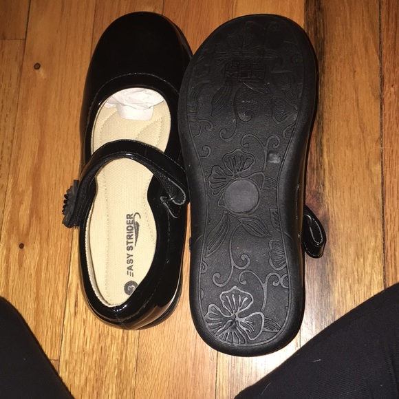 Girls size 3 Black Mary Jane dress shoes - Picture 3 of 5